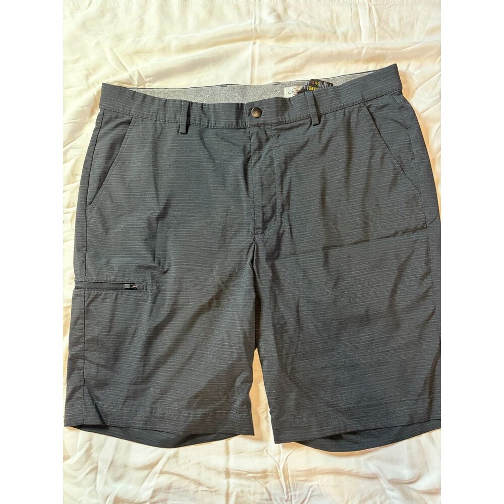 Greg Norman Golf Cargo Shorts, 36
